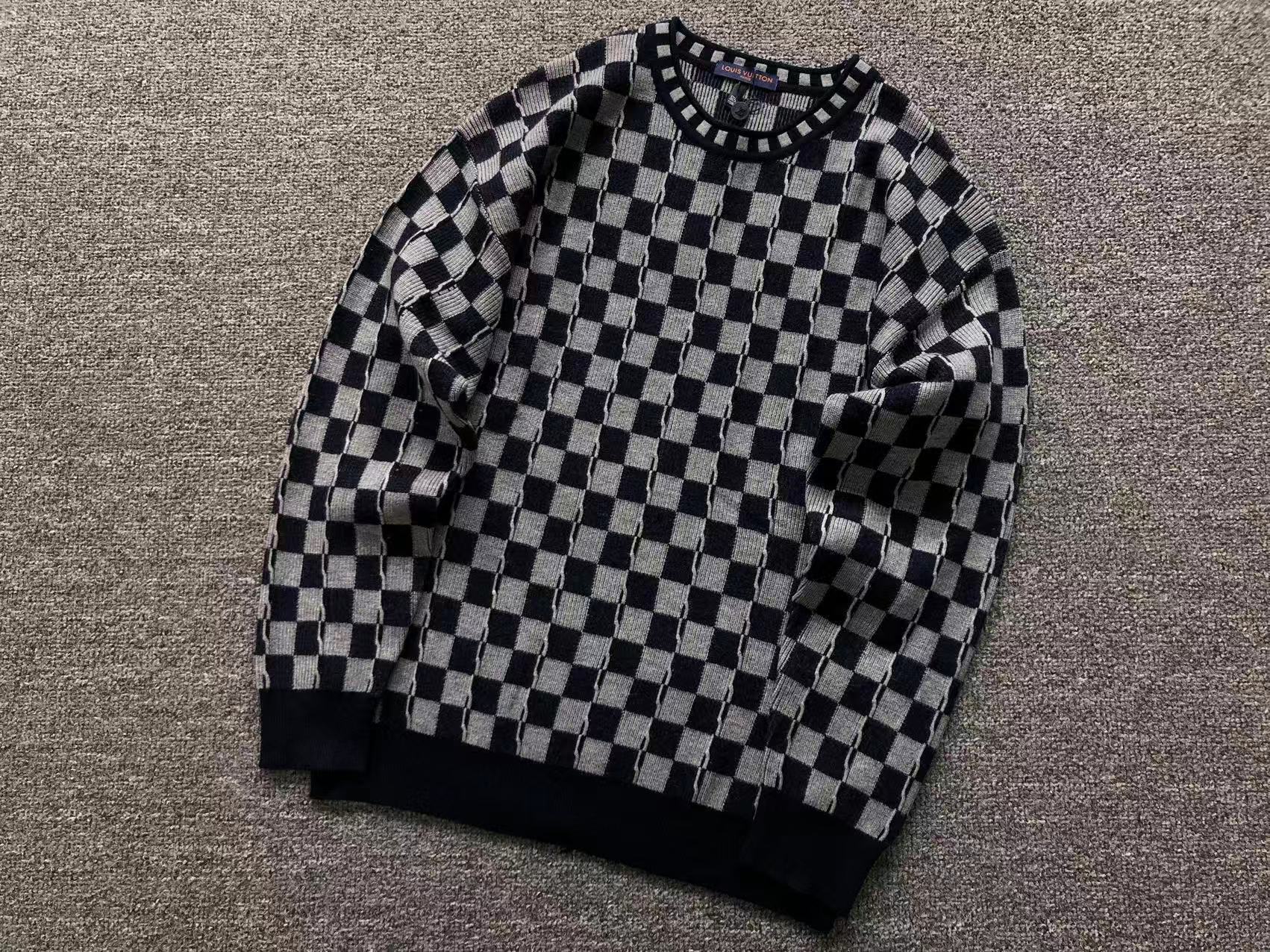 L - SWEATER