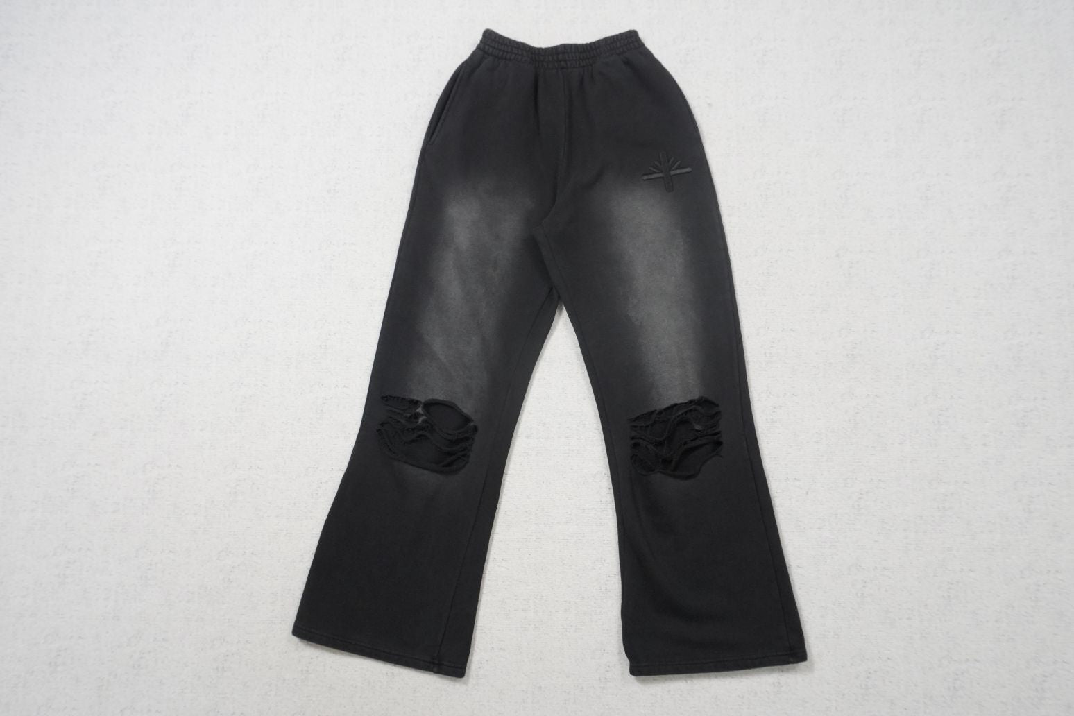 V - SWEATPANTS