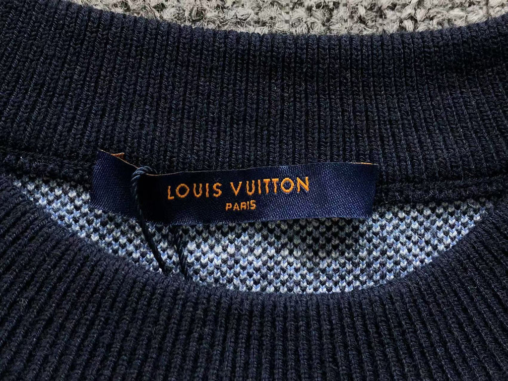 L - SWEATER