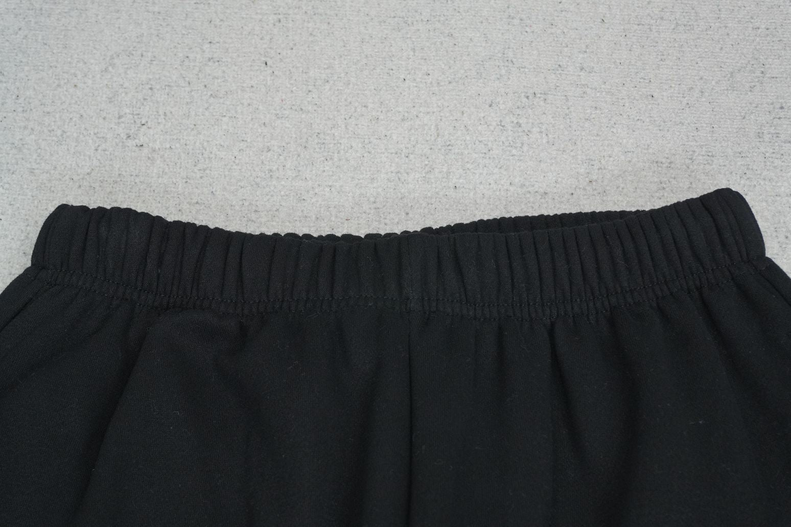 B - SWEATPANTS