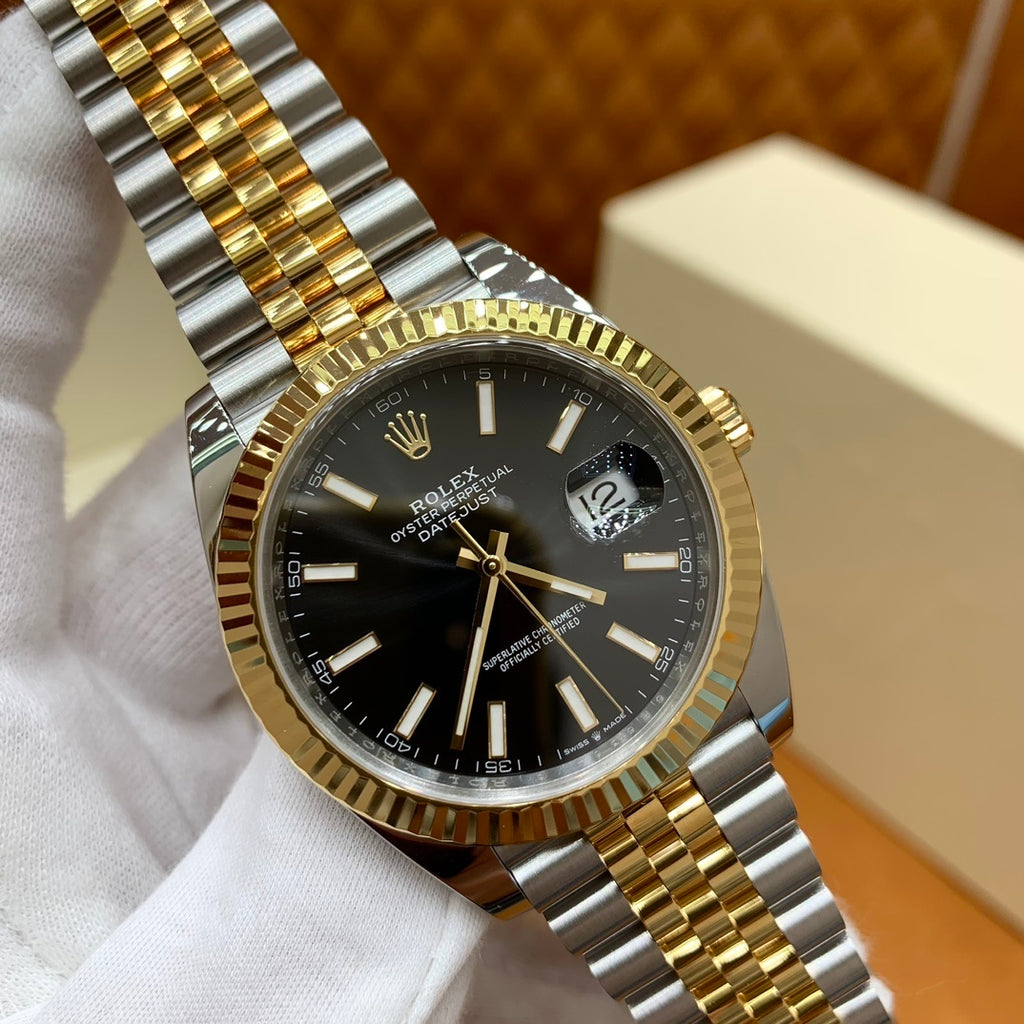 M - Watch