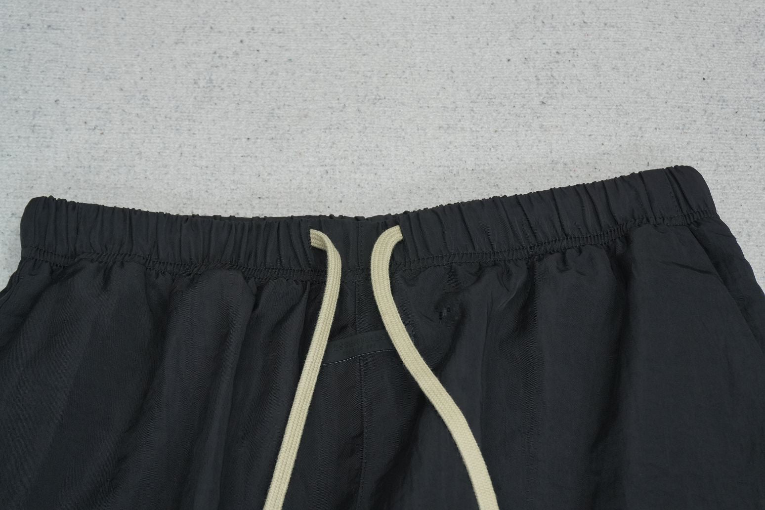 F - SWEATPANTS