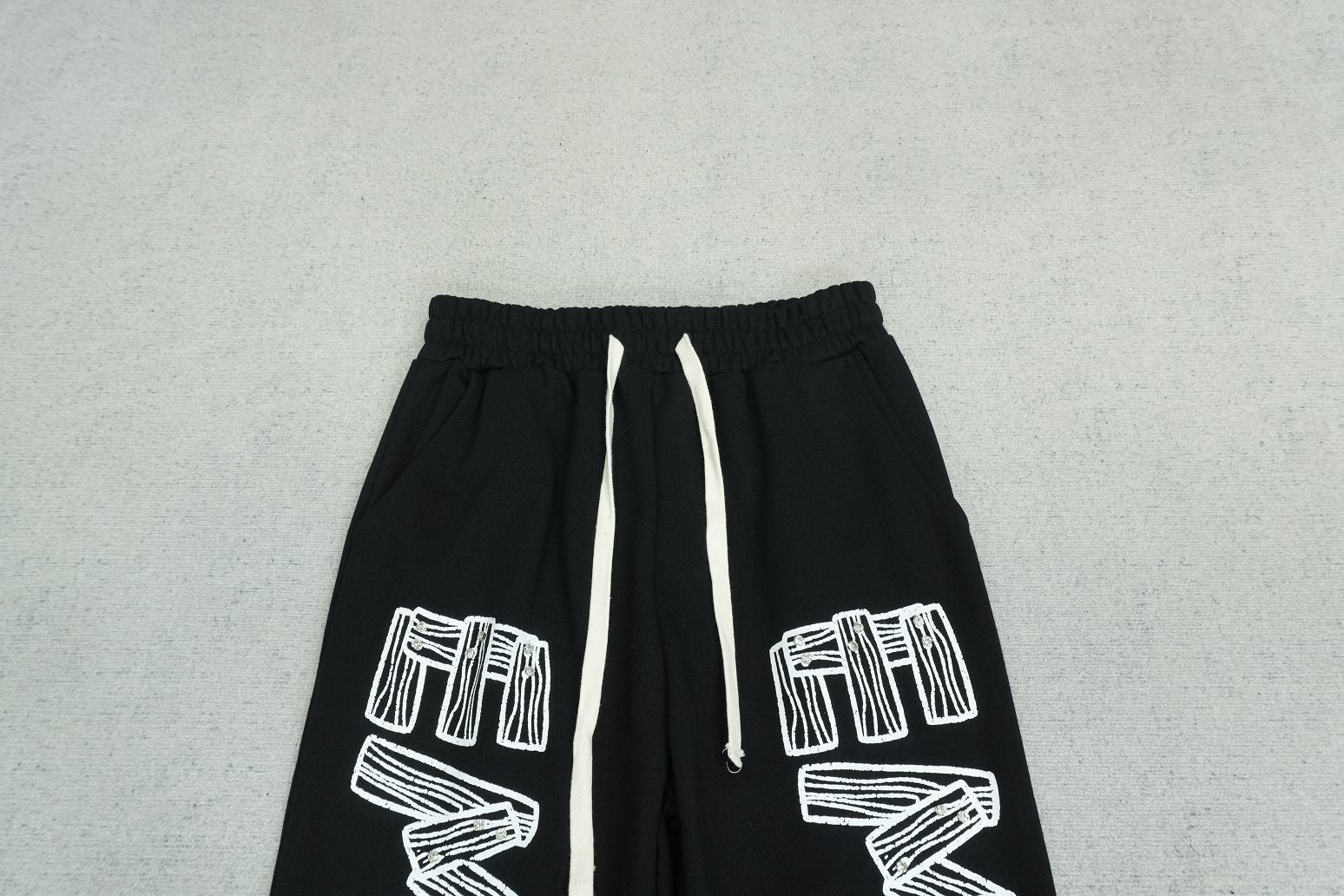 M - SWEATPANTS