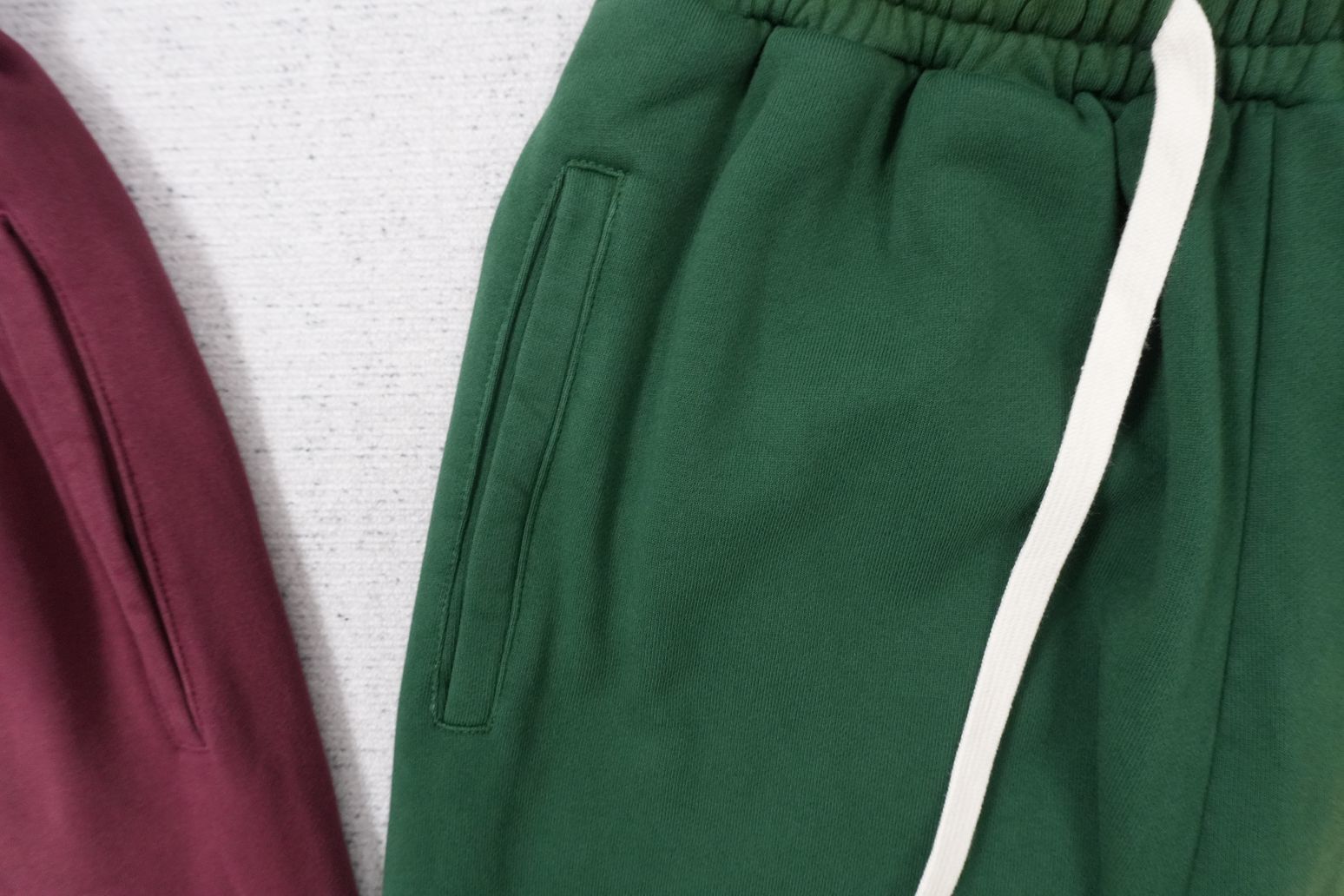 L - SWEATPANTS
