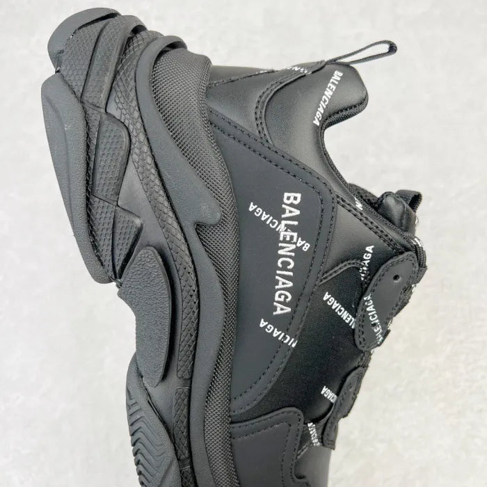 B - SNEAKERS