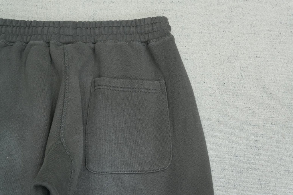 S - SWEATPANTS