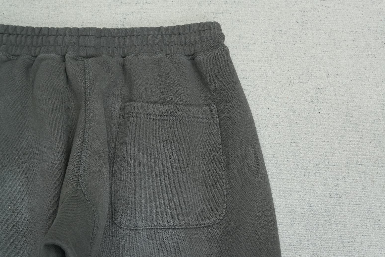 S - SWEATPANTS