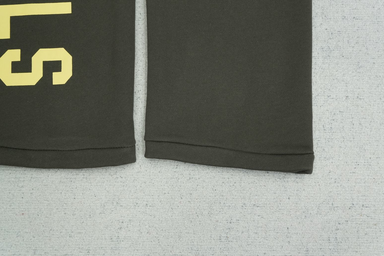 F - SWEATPANTS