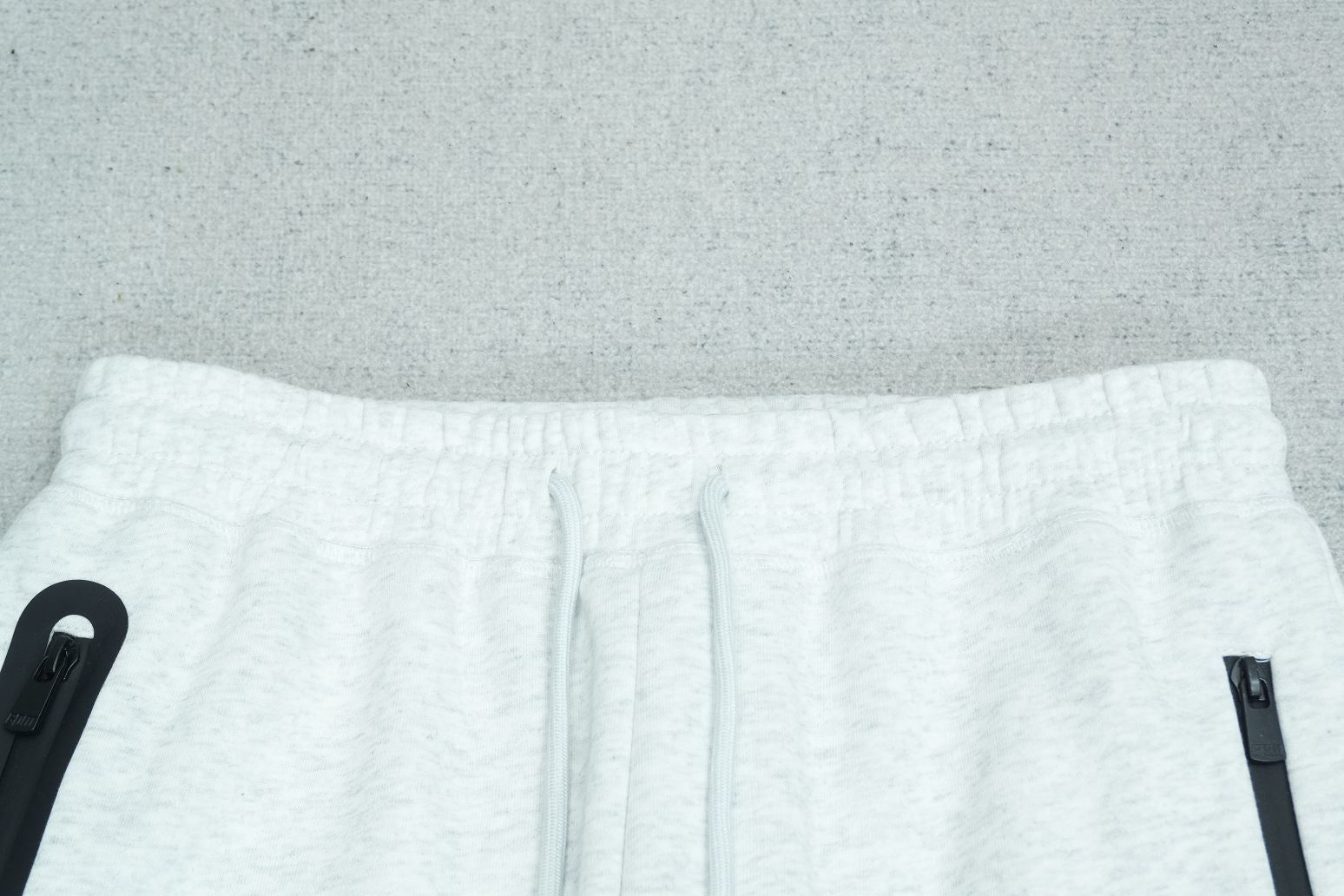 S - SWEATPANTS