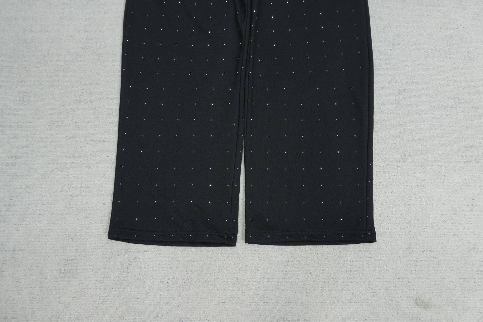S - SWEATPANTS