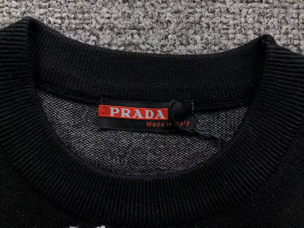 P - SWEATER