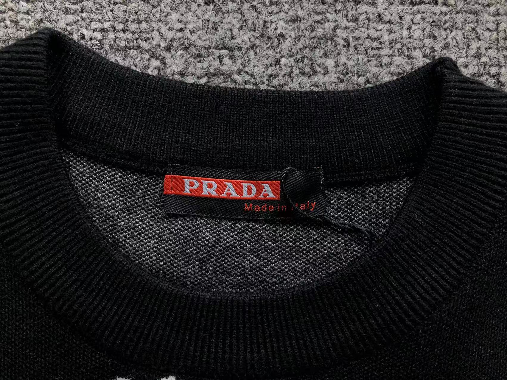 P - SWEATER