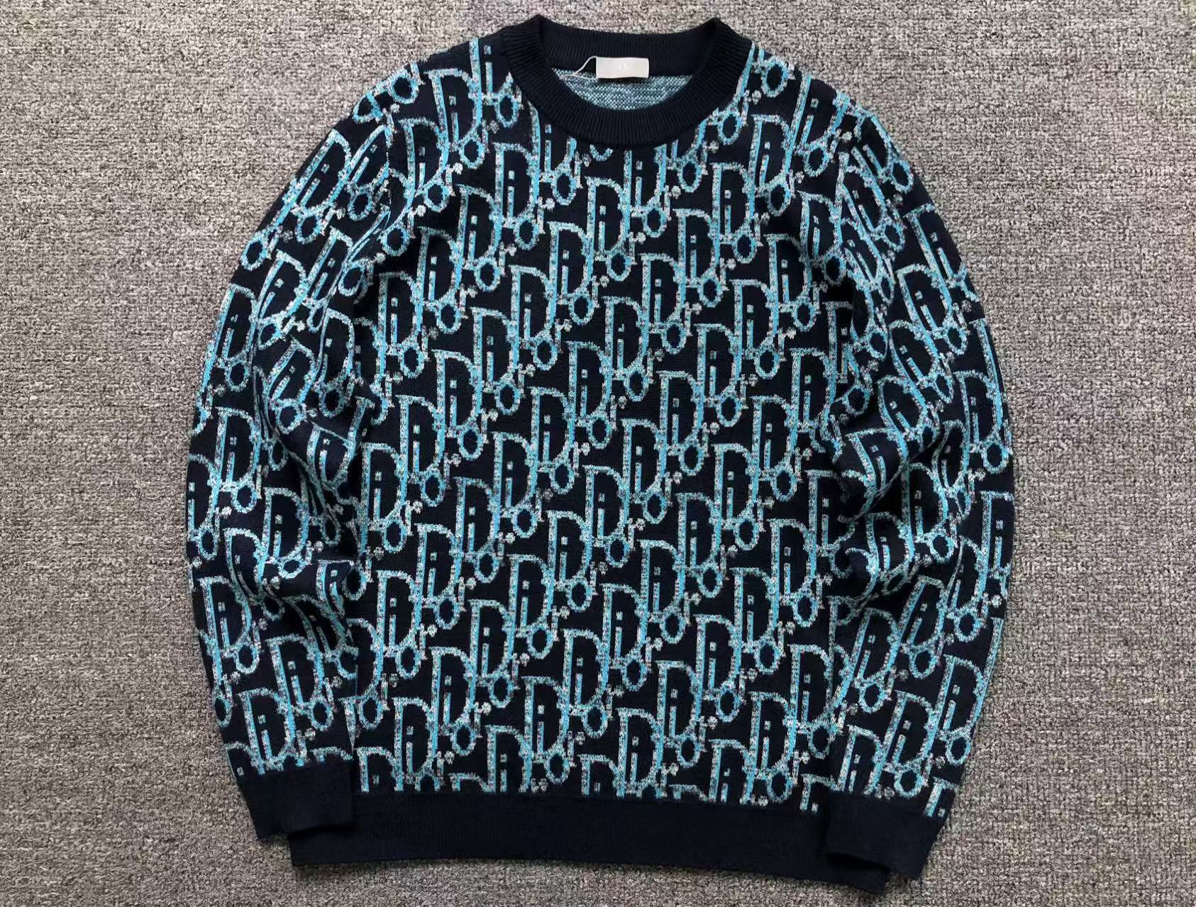 D - SWEATER