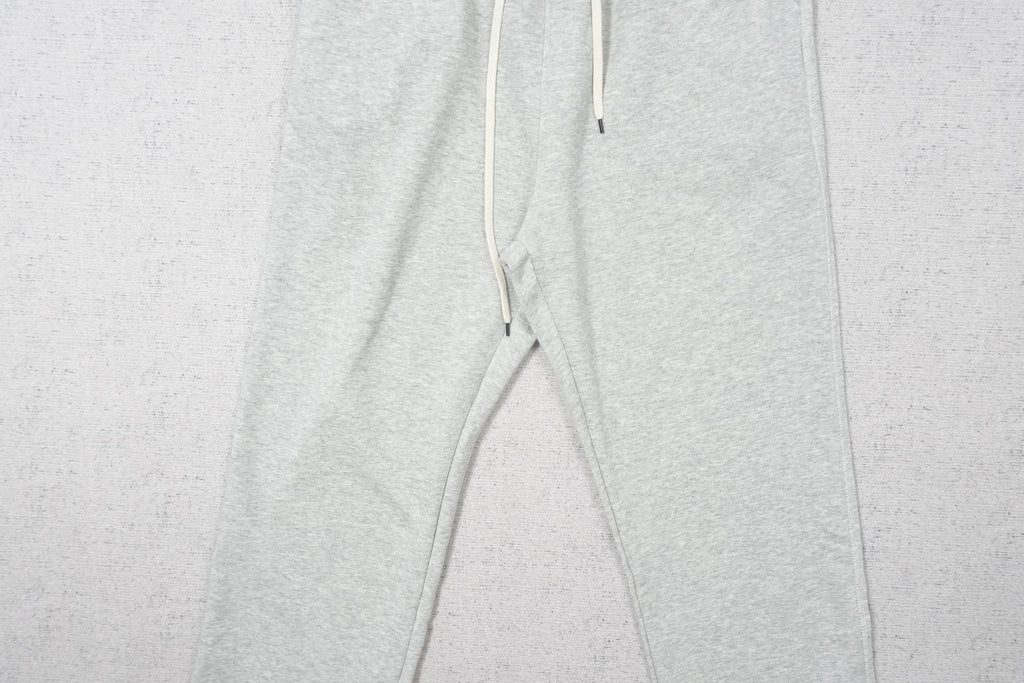 L - SWEATPANTS