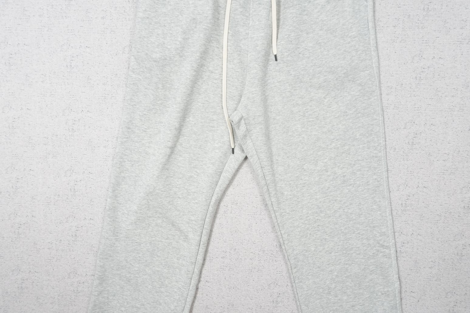 L - SWEATPANTS