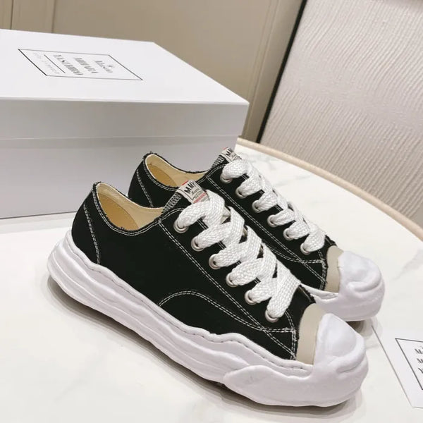 A - SNEAKERS