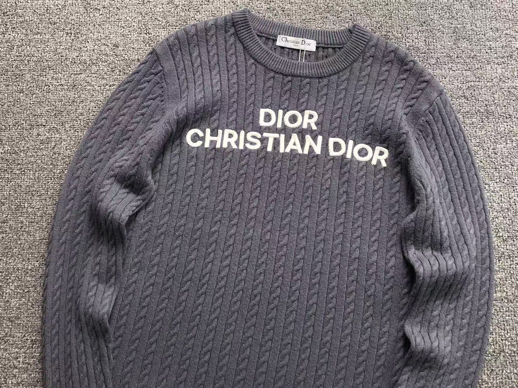 D - SWEATER