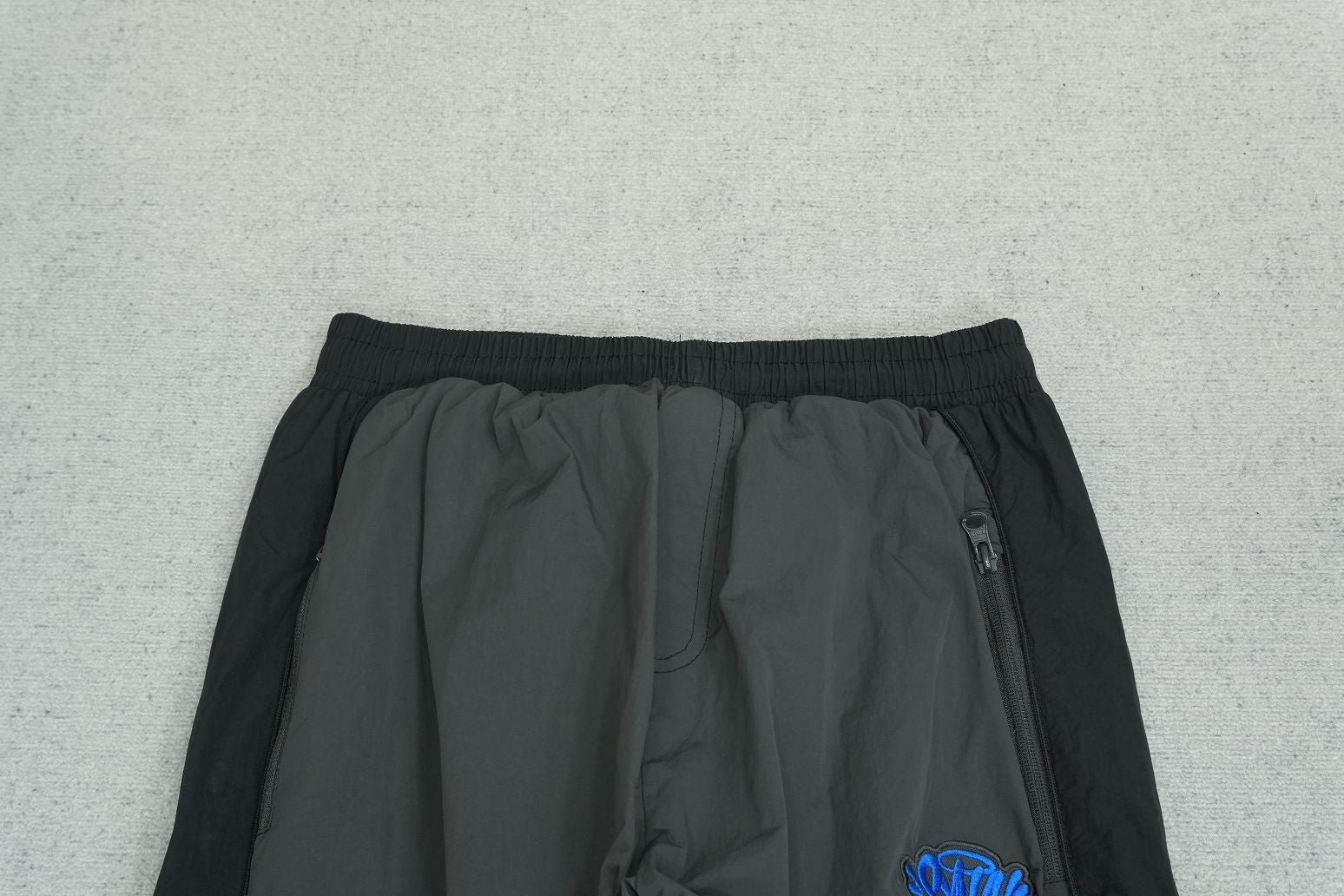 S - SWEATPANTS