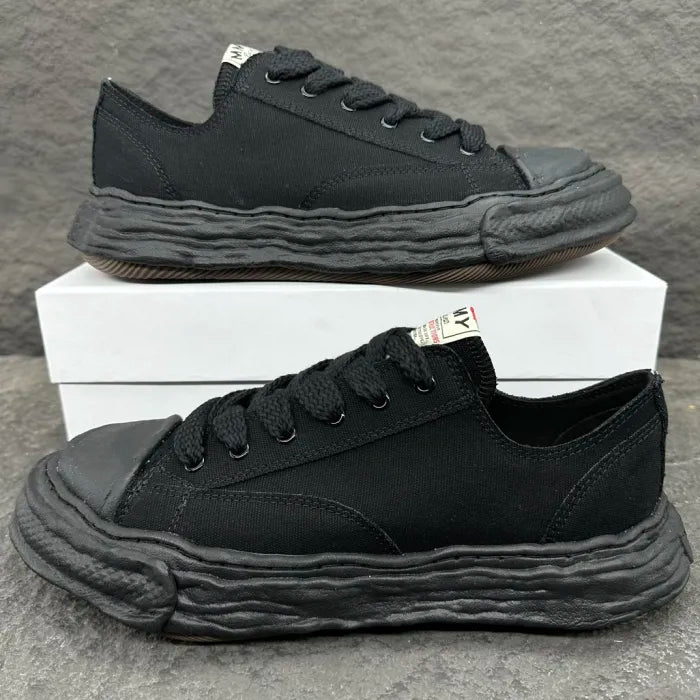 A - SNEAKERS