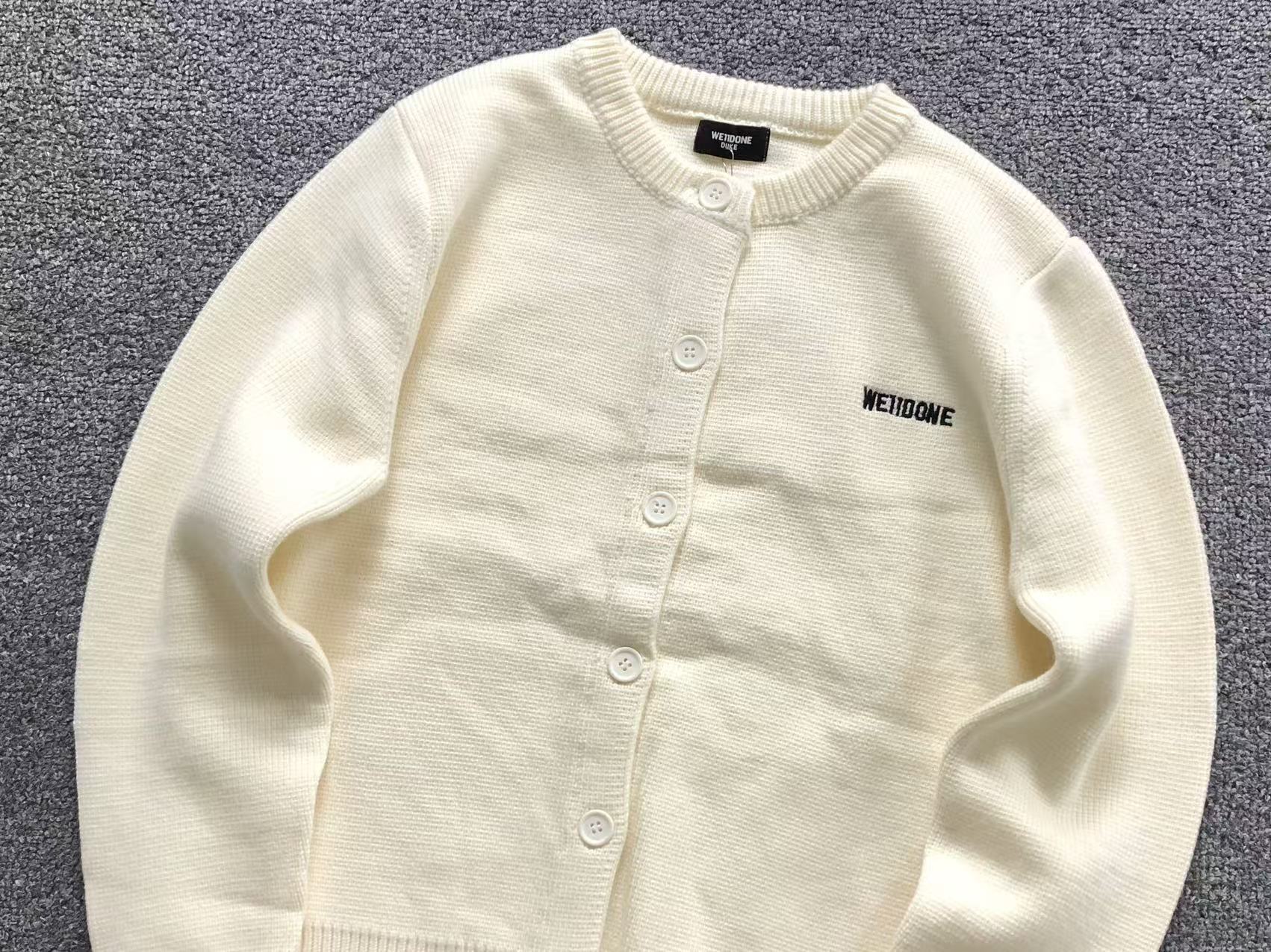 W - SWEATER