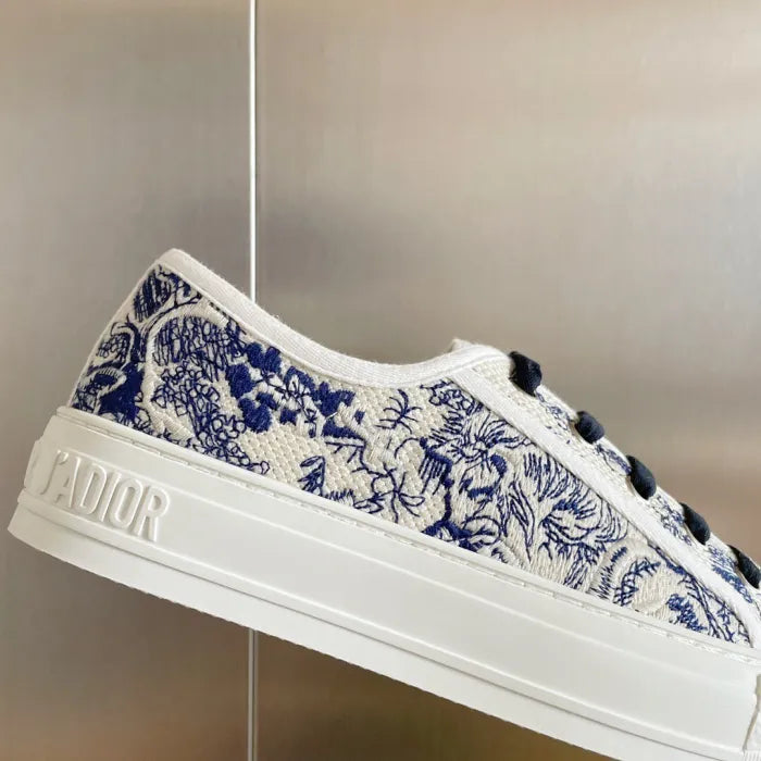 D - SNEAKERS