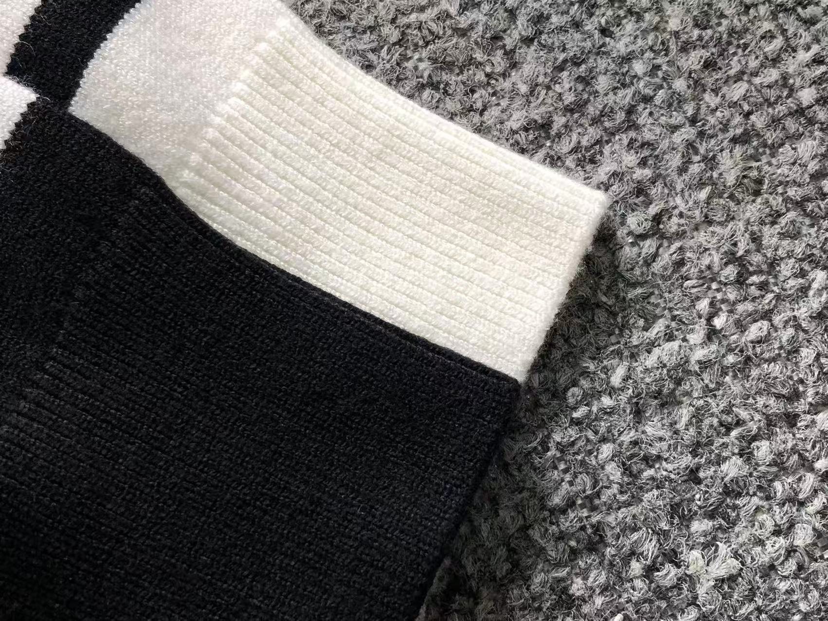 B - SWEATER