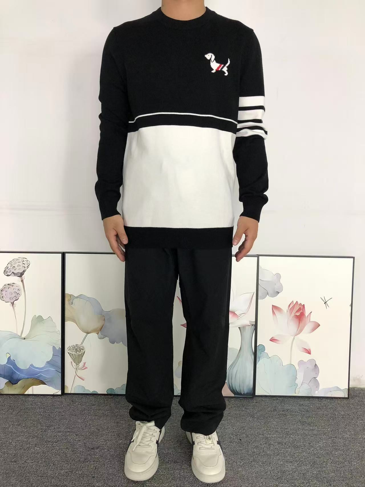 T - SWEATER