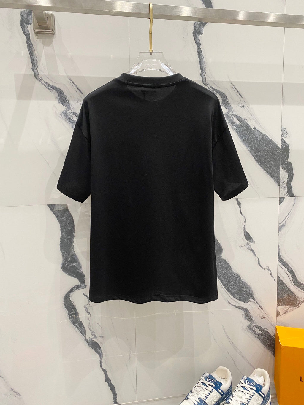 V - TSHIRT