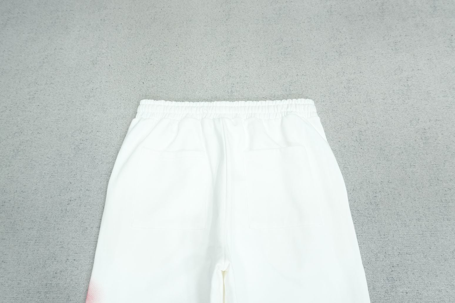 V - SWEATPANTS