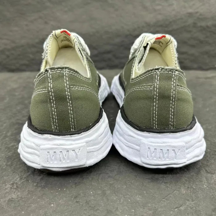 M - SNEAKERS