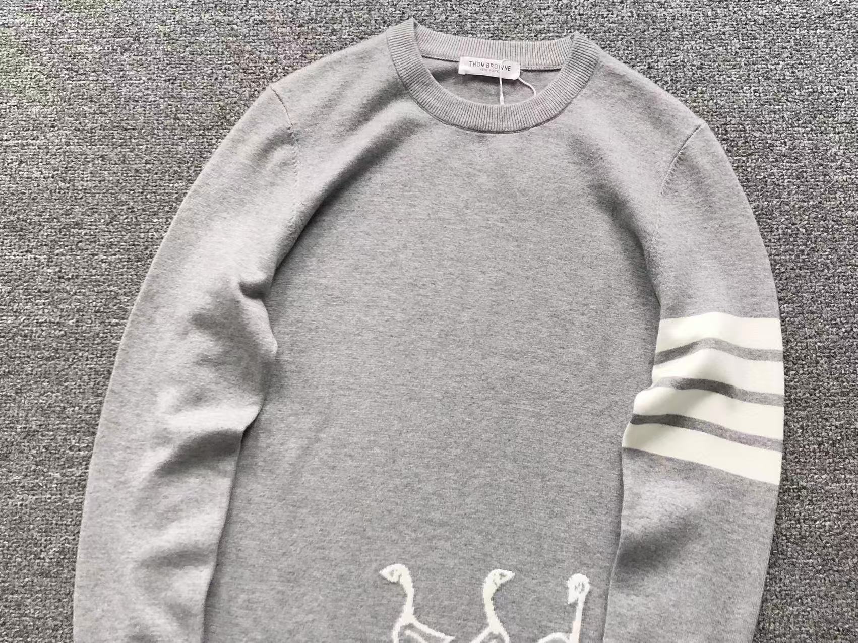 T - SWEATER