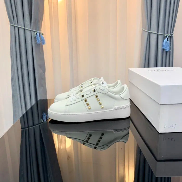 V - SNEAKERS