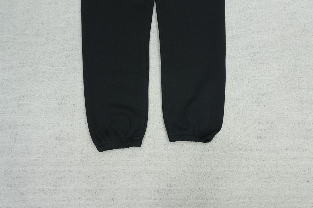 F - SWEATPANTS