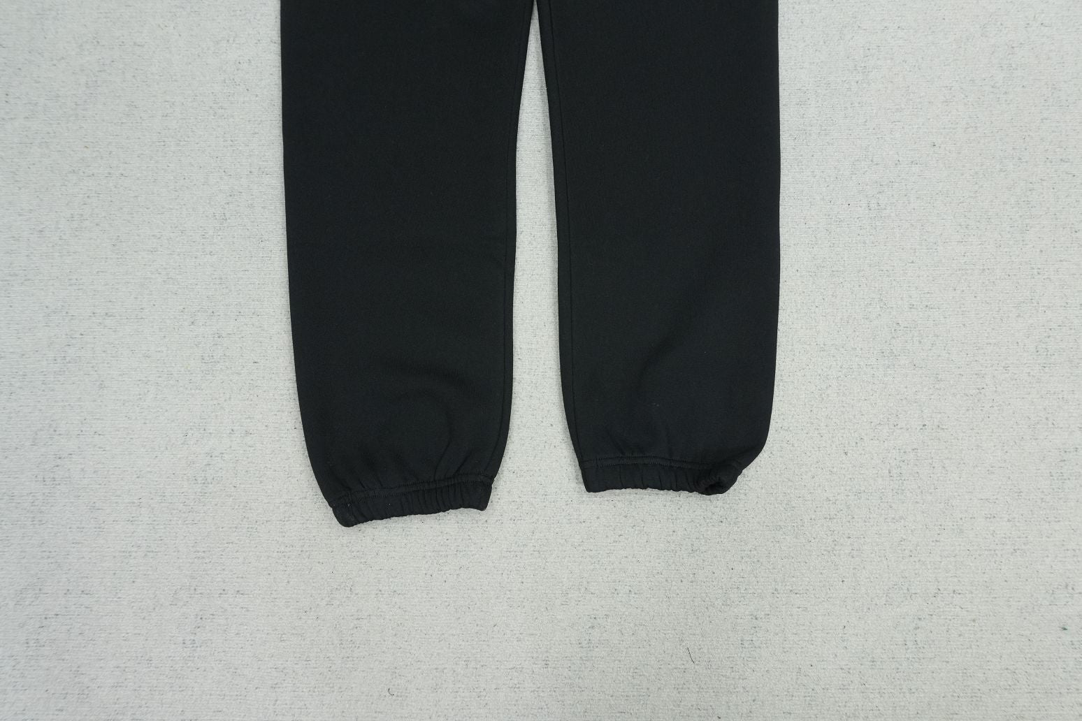 F - SWEATPANTS