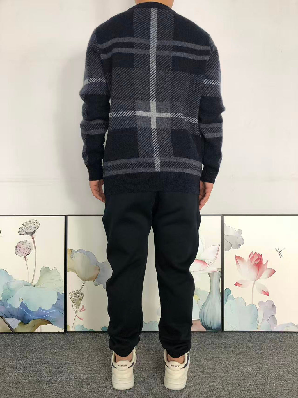 B - SWEATER