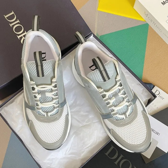D - SNEAKERS