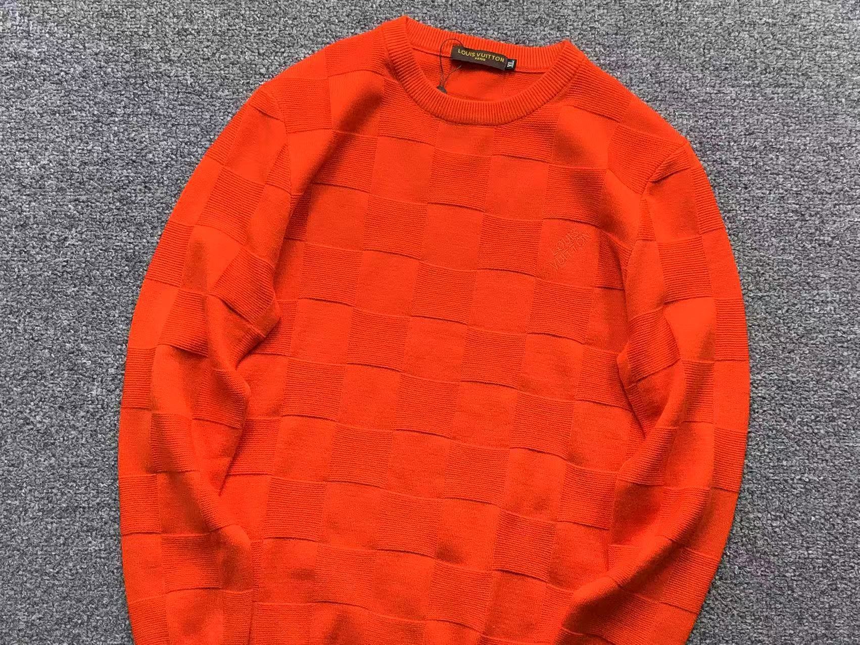 L - SWEATER