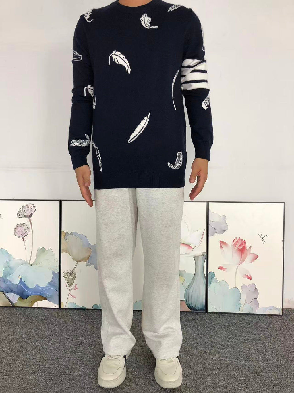 T - SWEATER