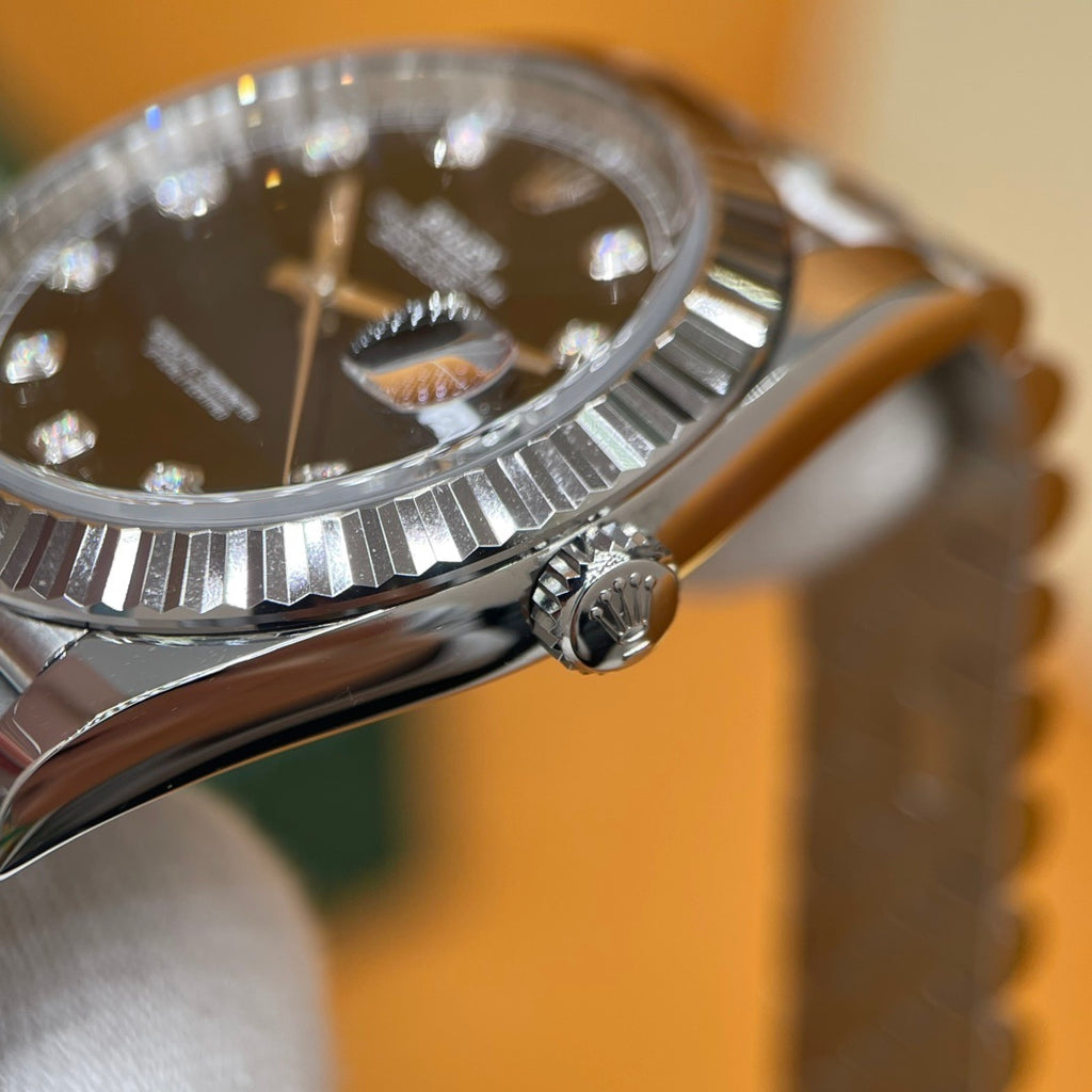 M - Watch