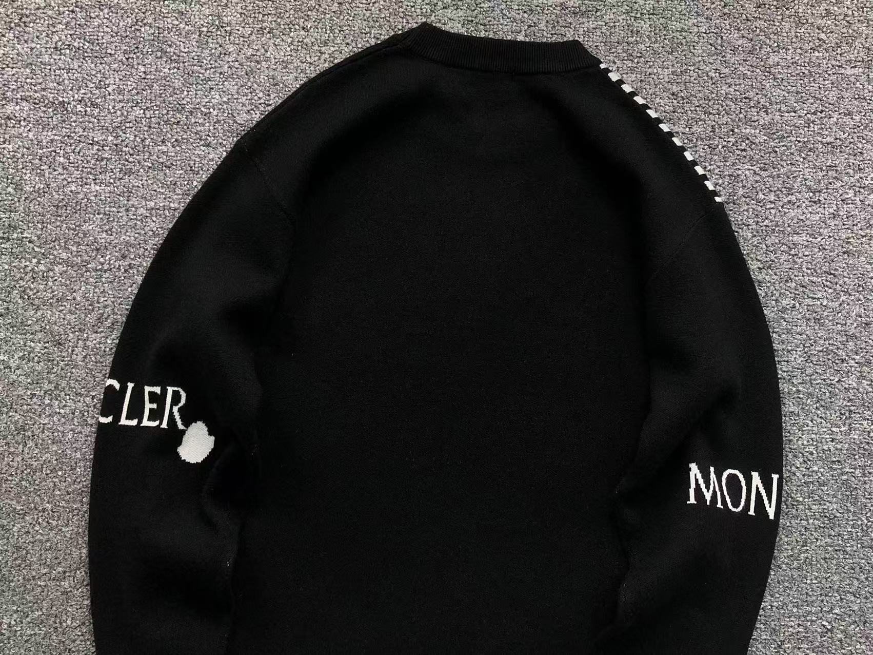 M - SWEATER