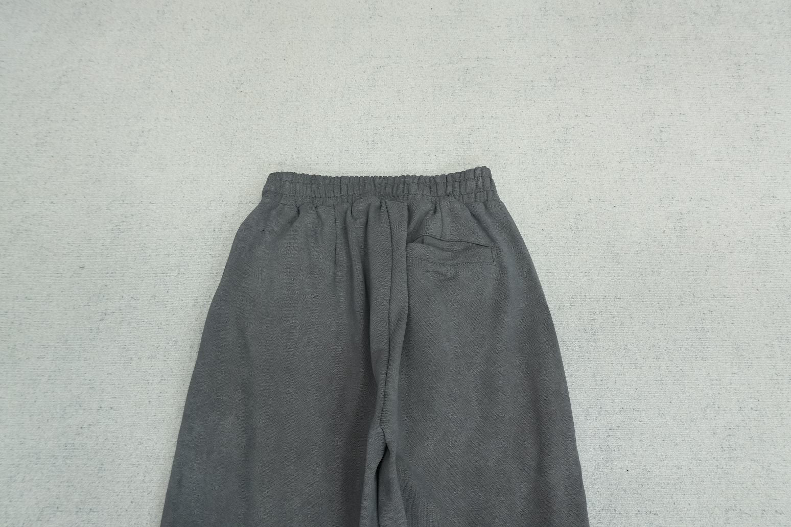 F - SWEATPANTS
