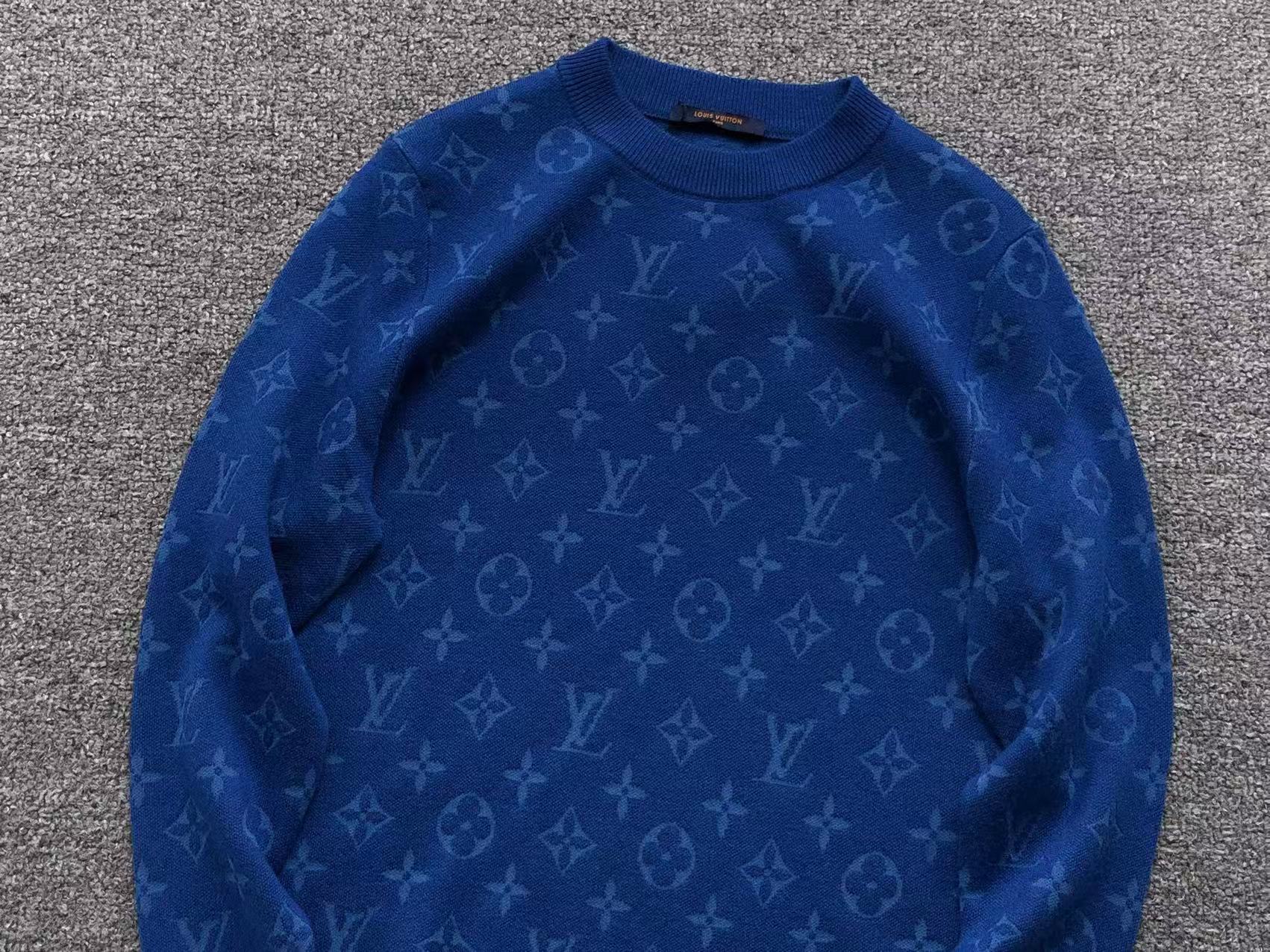 L - SWEATER