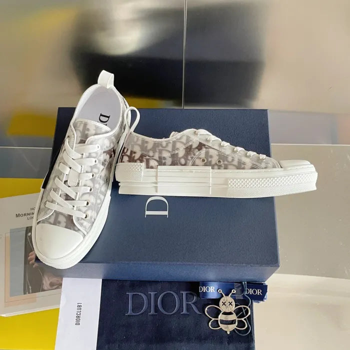 D - SNEAKERS