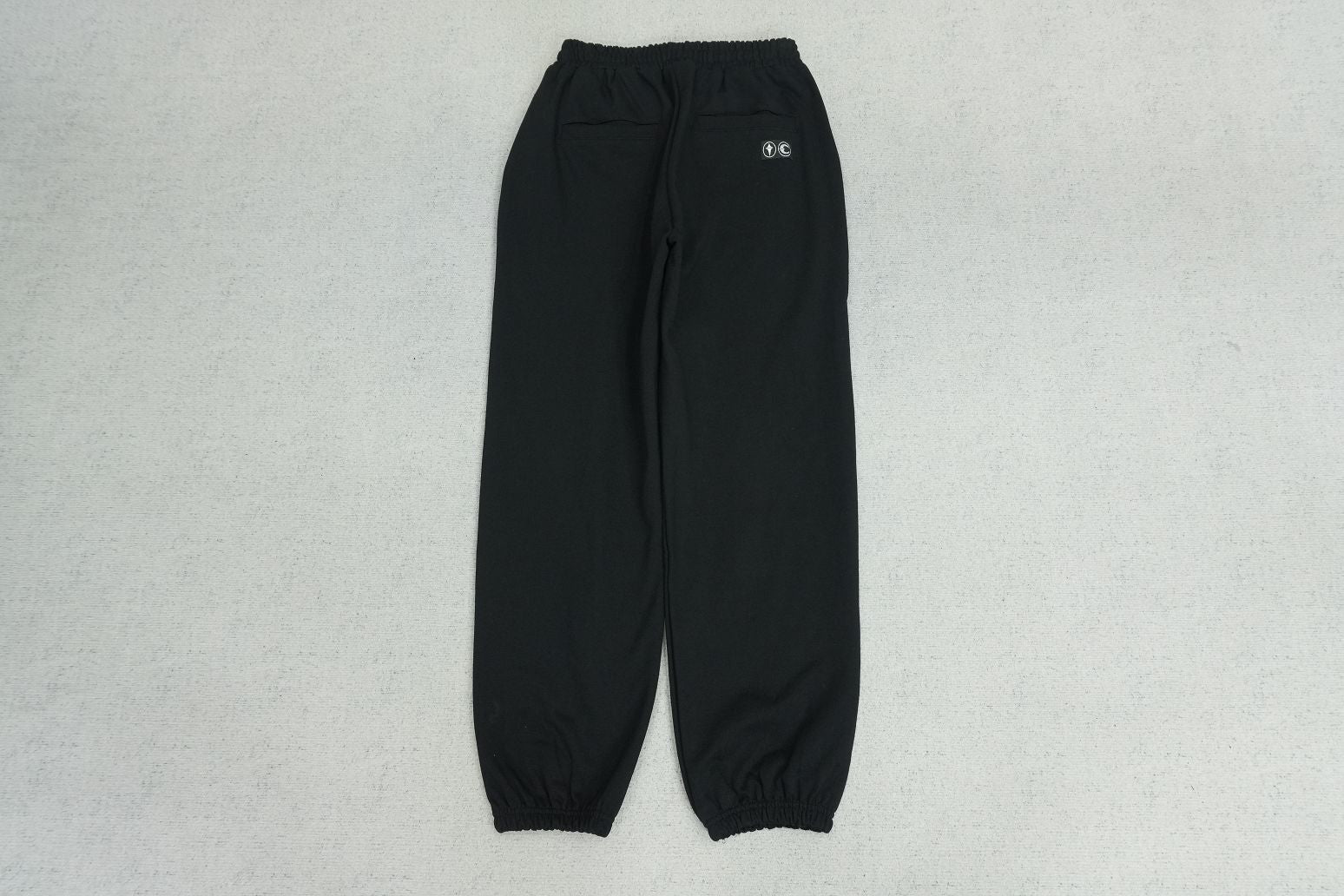 T - SWEATPANTS