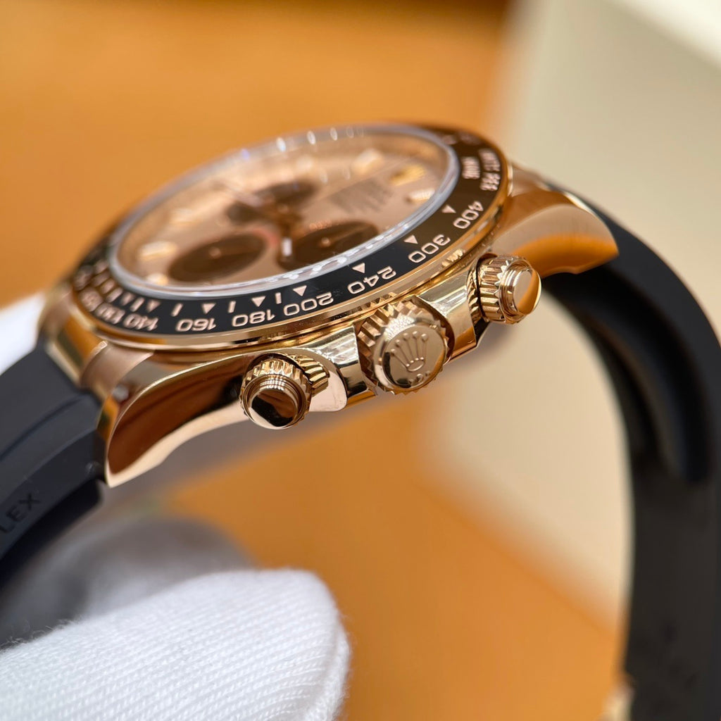 M - Watch