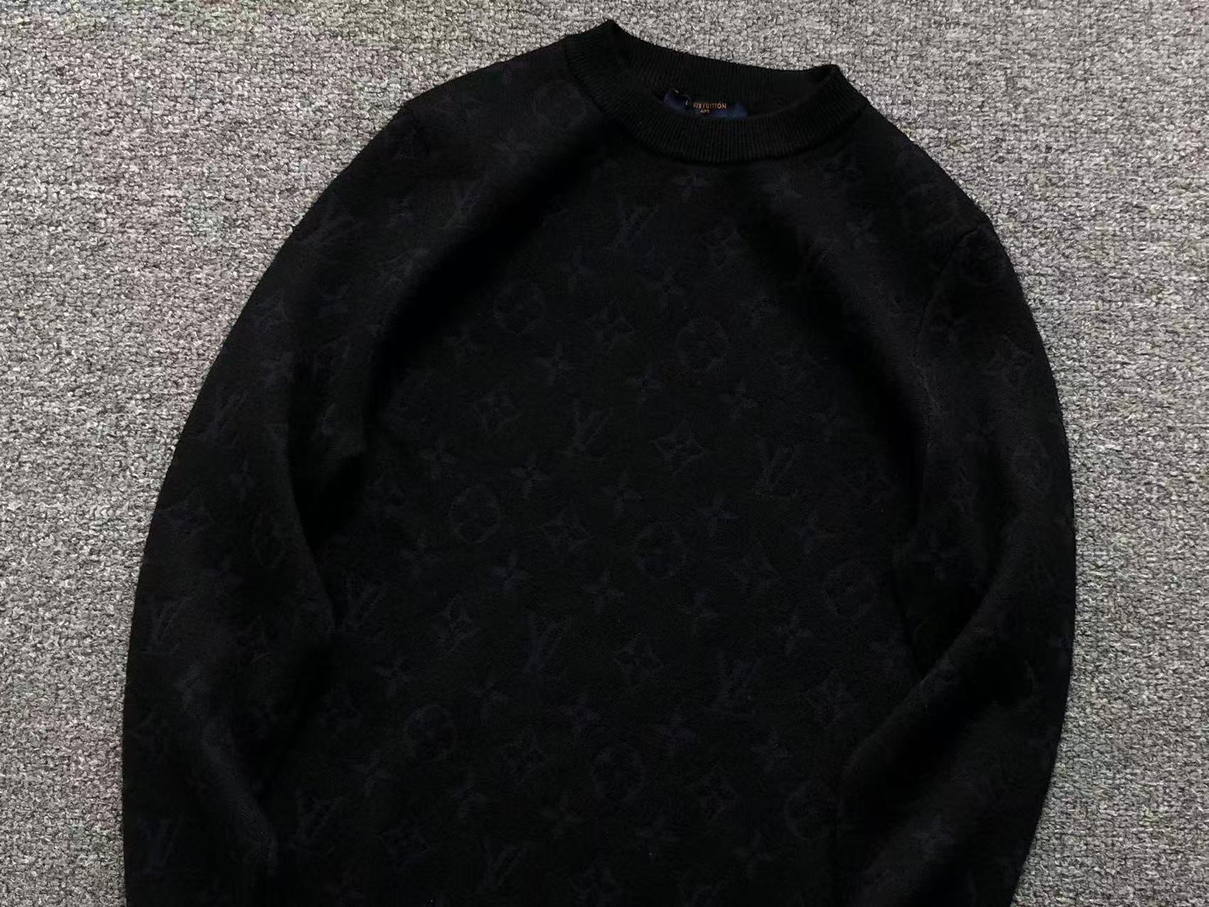 L - SWEATER