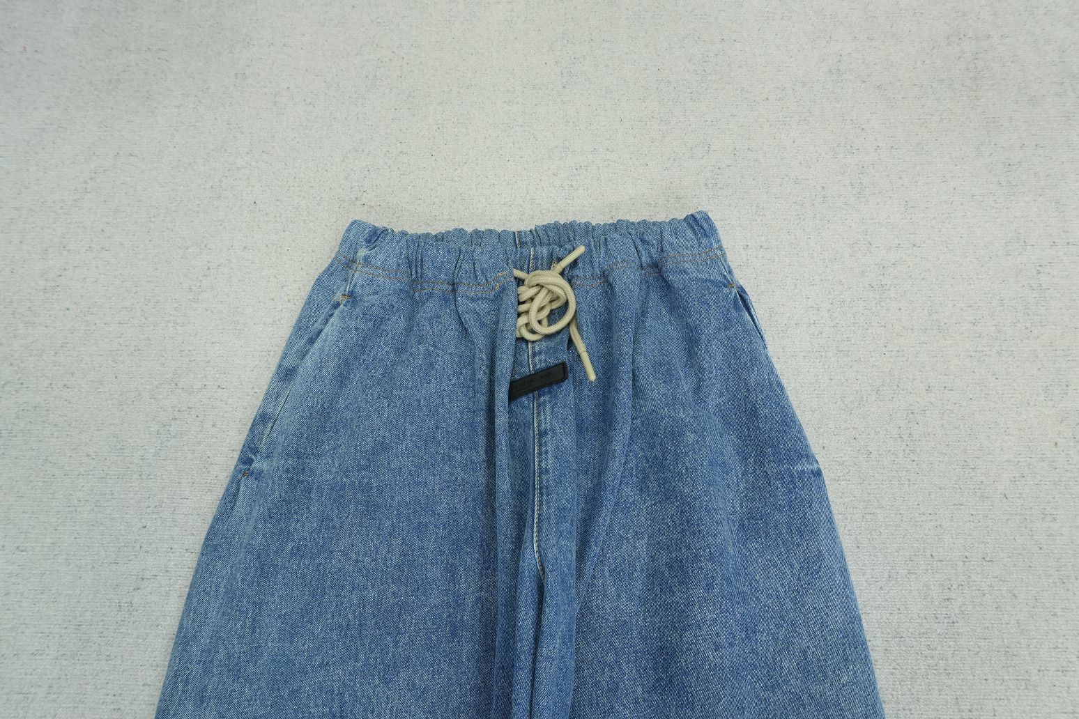 F - SWEATPANTS