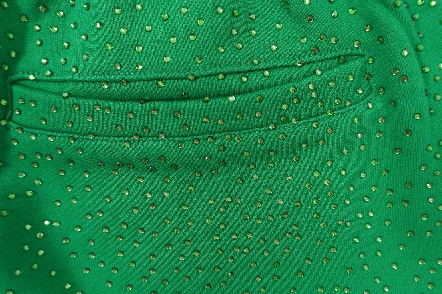 S - SWEATPANTS