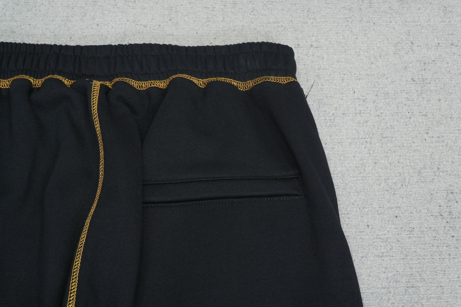 C - SWEATPANTS