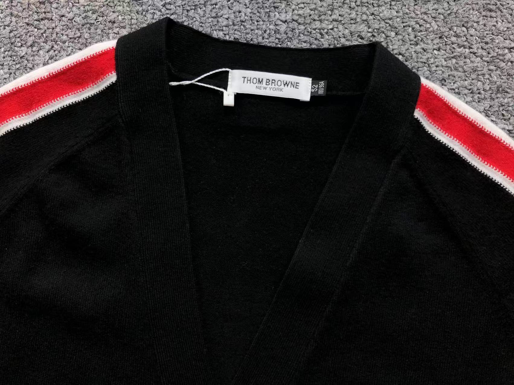 T - SWEATER